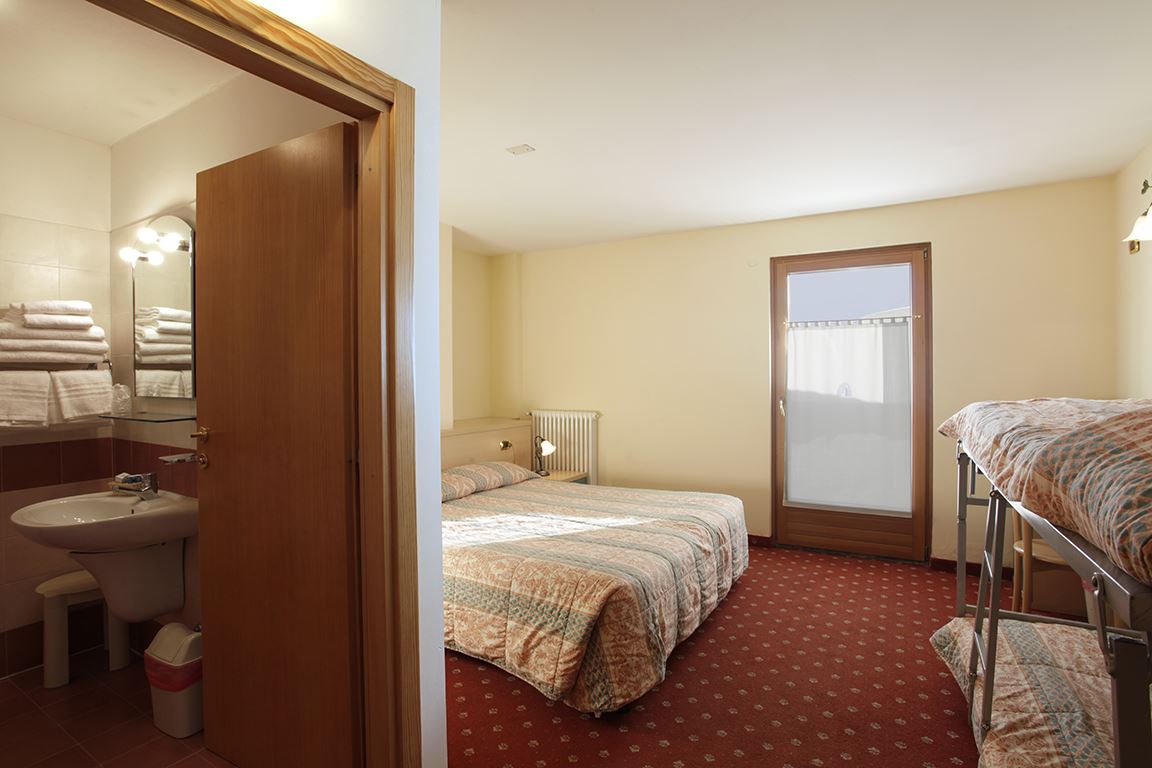 2-PERSONS ROOM COMFORT
